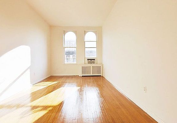 2nd image of 47 W 88th St #5A