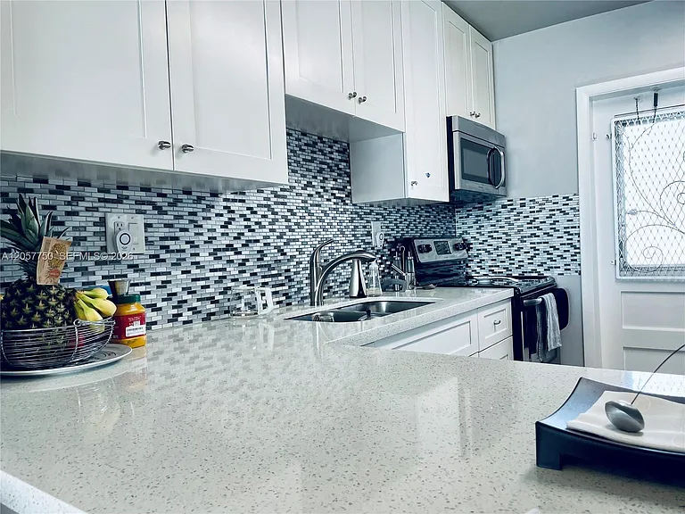2300 Park Ln #201 — Photo 8