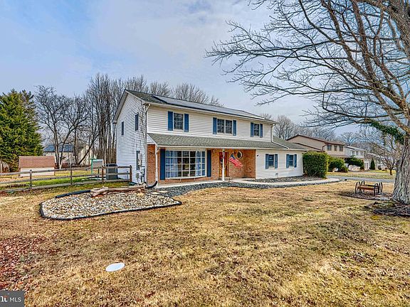 4th image of 521 Beards Hill Rd