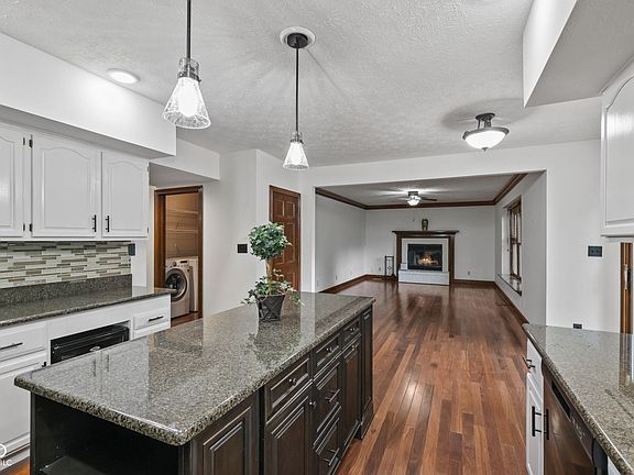 5th image of 738 Howe Dr