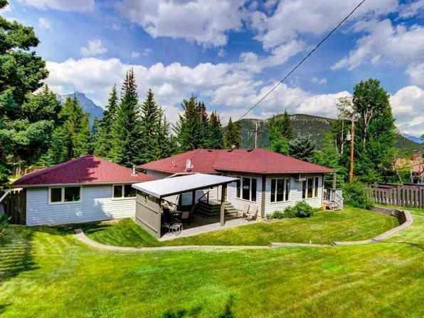 114 N Park Ave, Banff, AB T1L 1H1