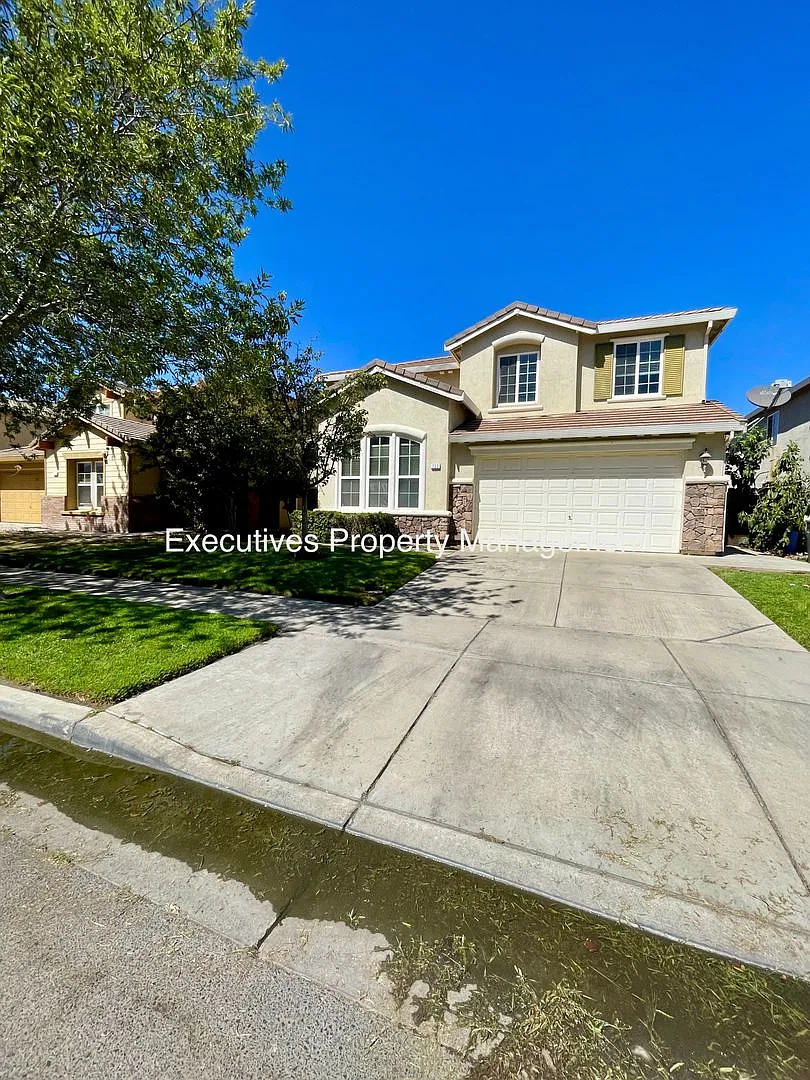 House For Rent | 733 Round Hill Dr, Merced — Photo 1