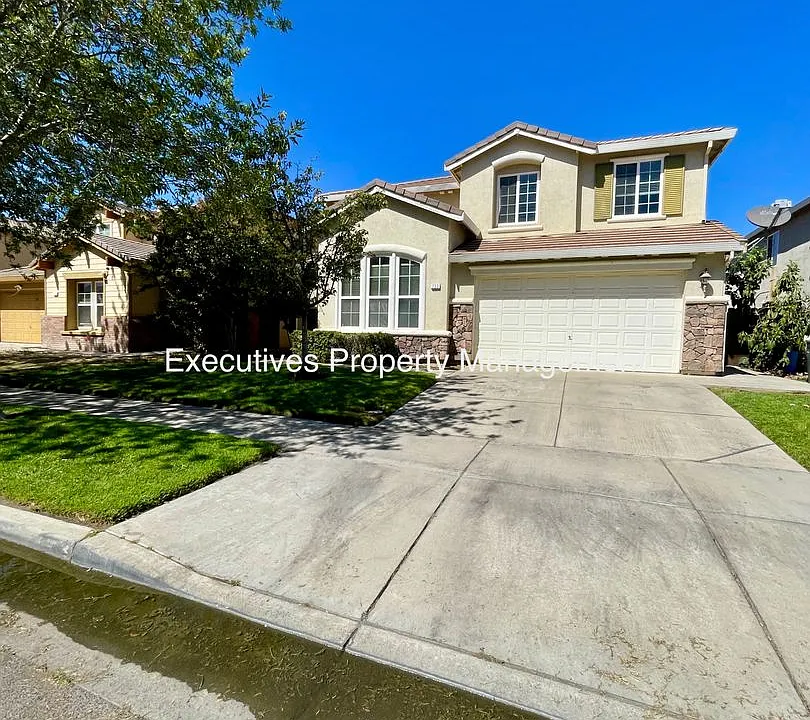 733 Round Hill Dr