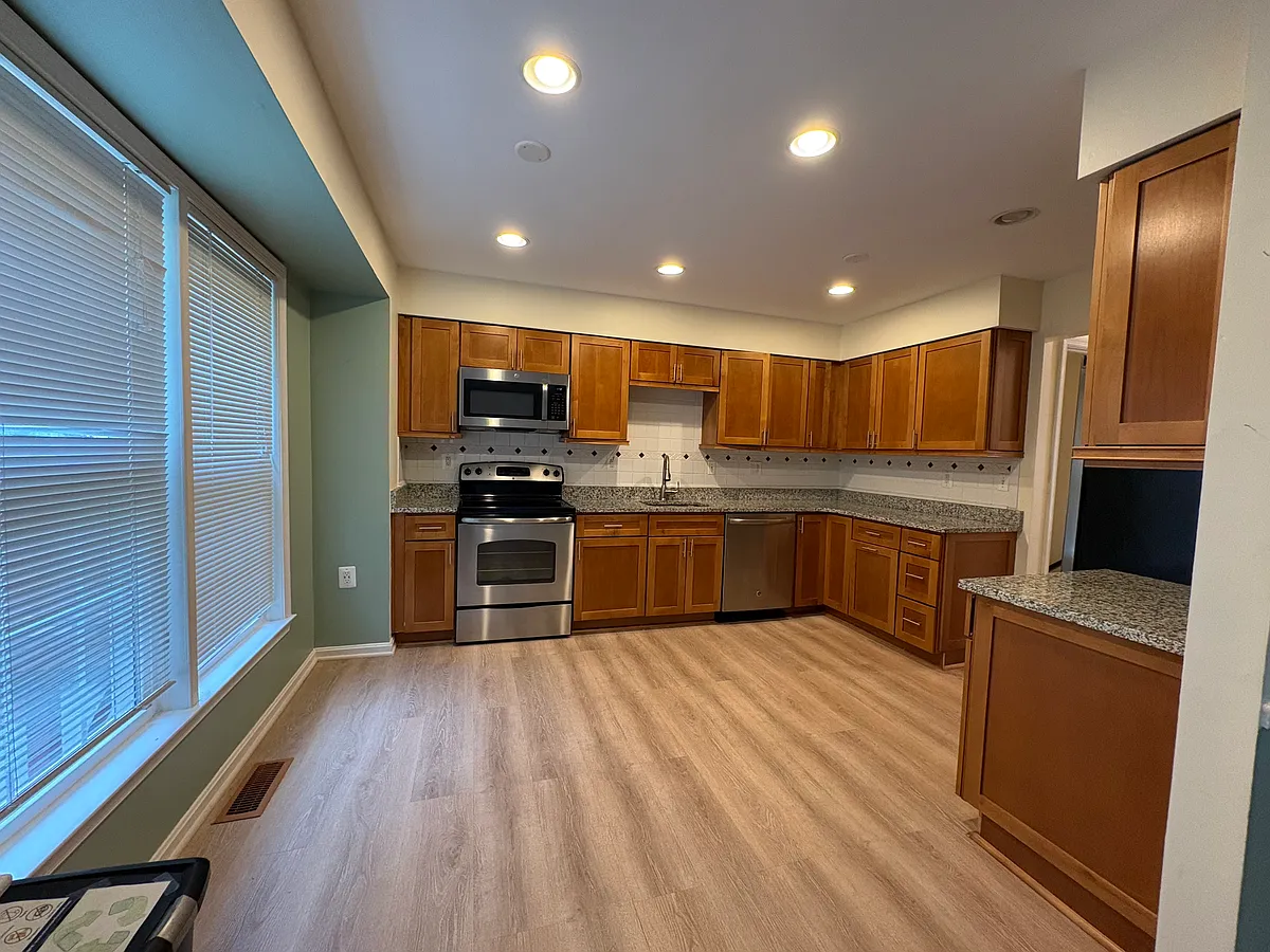 Building Photo - 5642 Sutherland Ct