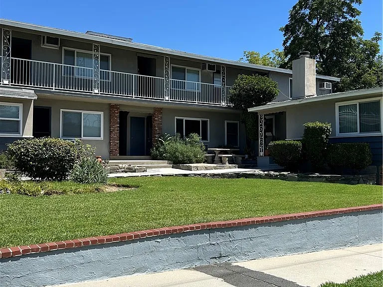 144 N Baldwin Ave — Photo 2