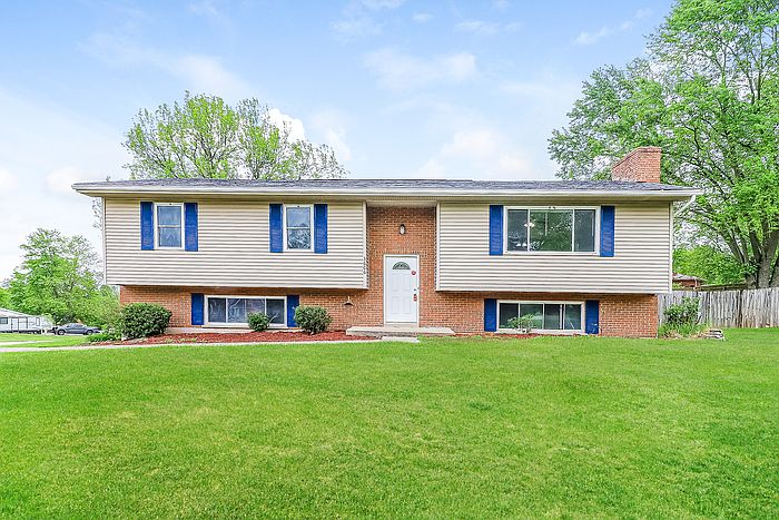 1st image of 3606 Douglas Dr
