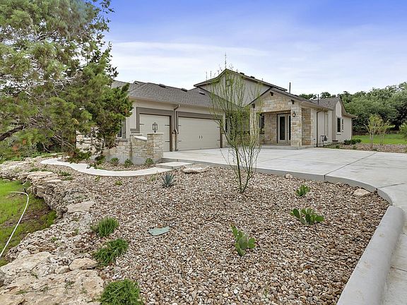 5th image of 141 Lone Spur Ln