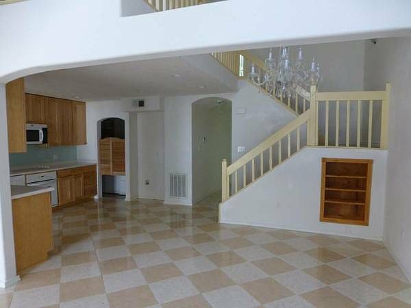 2nd image of 19 Spinnaker Ln