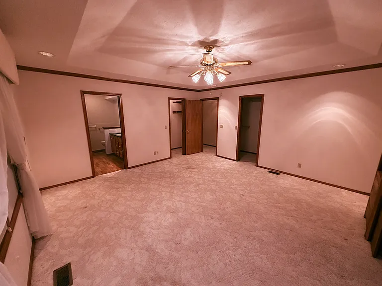 281 Lorraine Pl — Photo 6