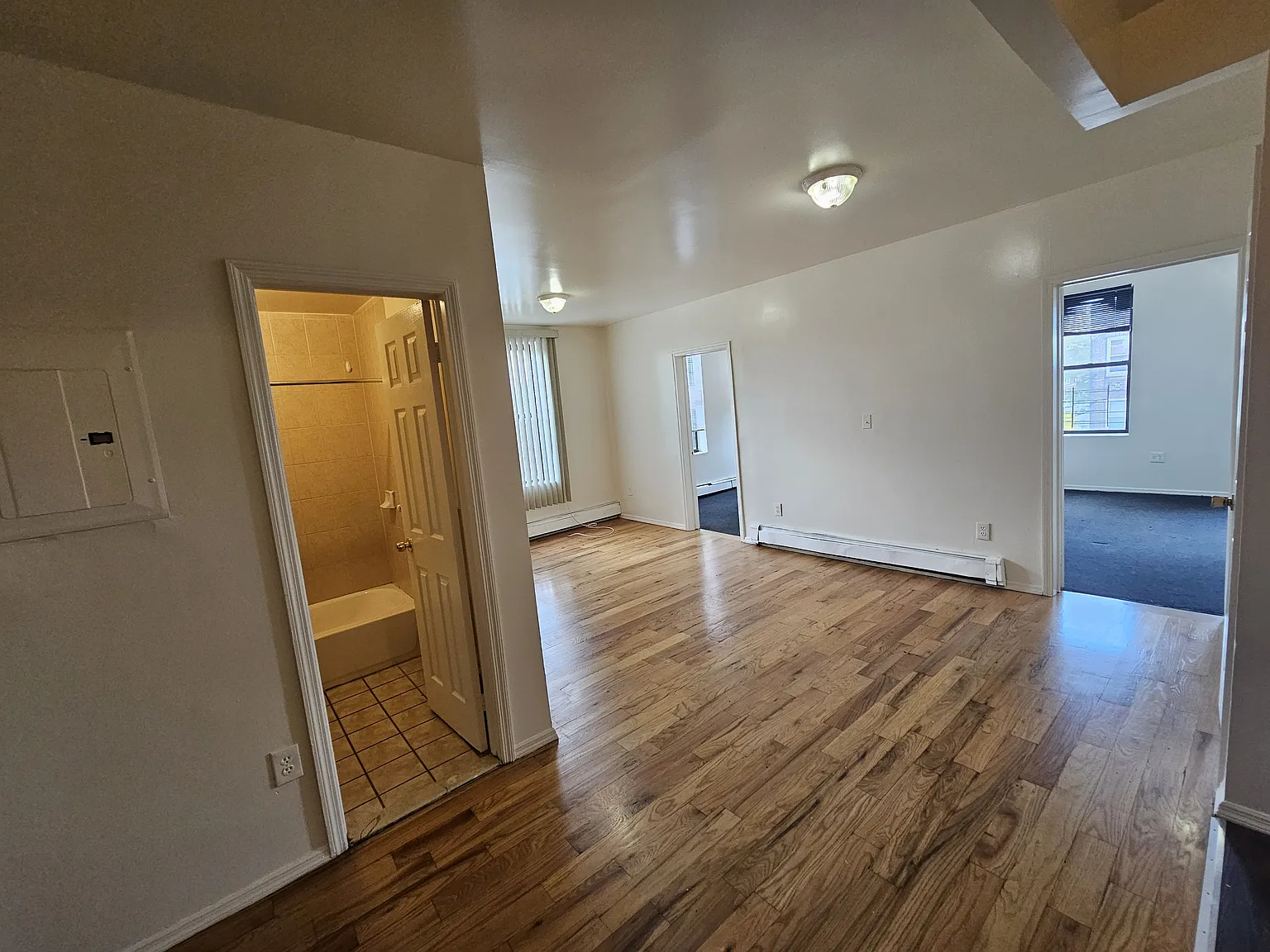 3 bed, 1.5 bath, 1000 sqft, $3,695 — Photo 4