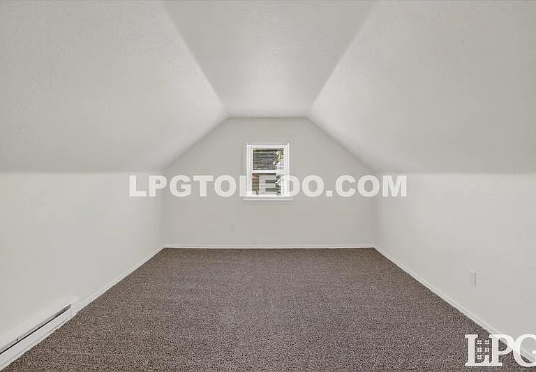 921 Berry St — Photo 25