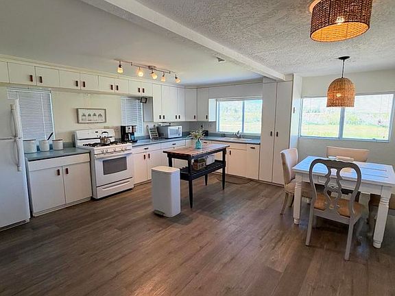 2nd image of 33575 Overland Stage Rte