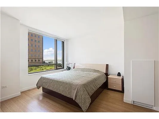 Sold by R New York | media 27