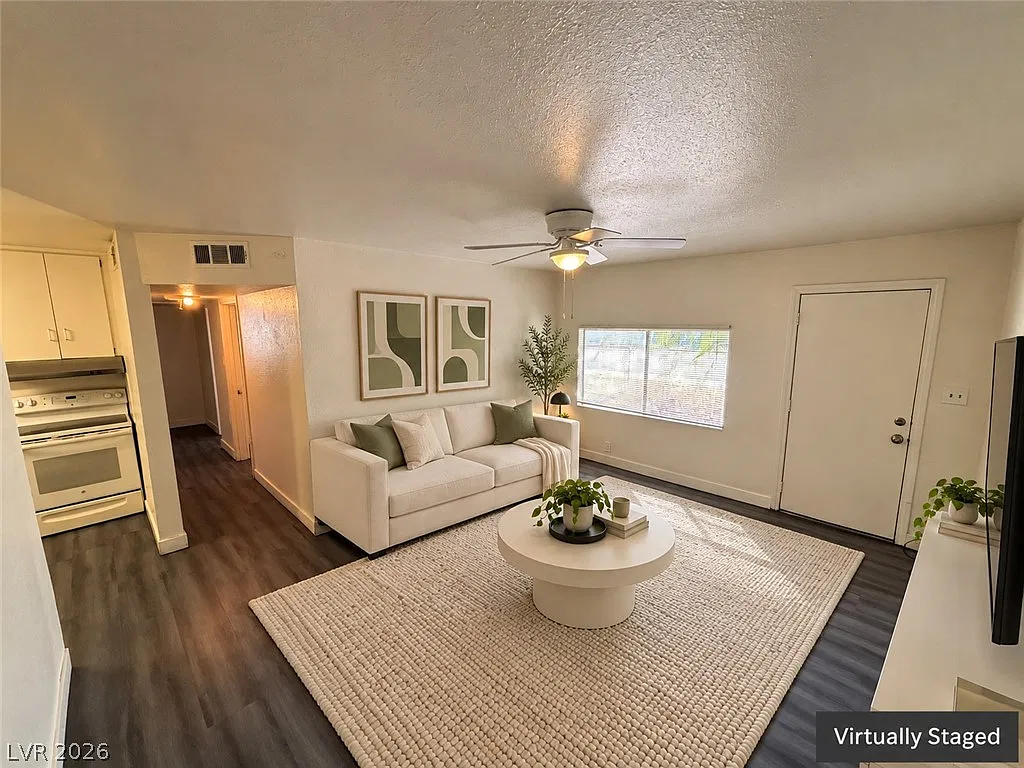 3 bed, 1.0 bath, 3170 sqft, $1,425 — Photo 2