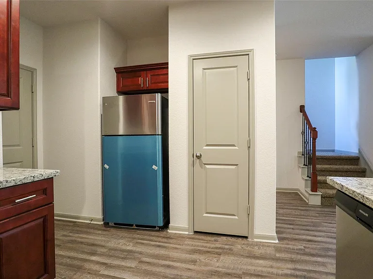 2702 Appian Way — Photo 11