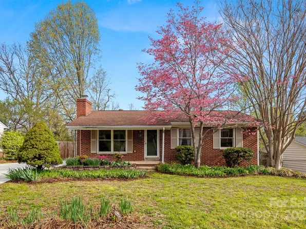 32 Starmount Dr, Asheville, NC 28806