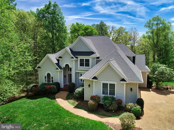 2272 Oakridge Ct, Charlottesville, VA 22911