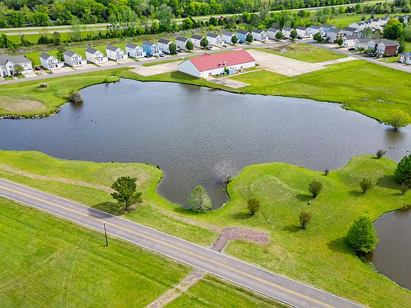 5th image of Muirfield Dr