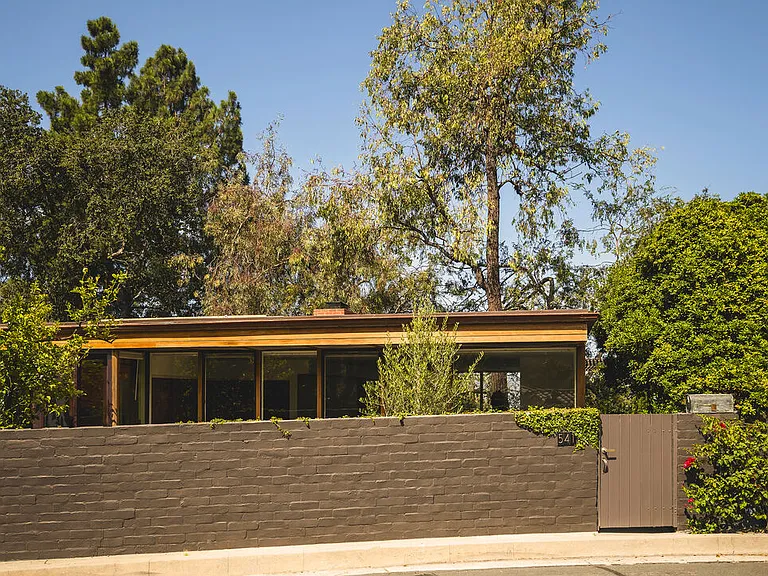 541 Suncourt Ter — Photo 2