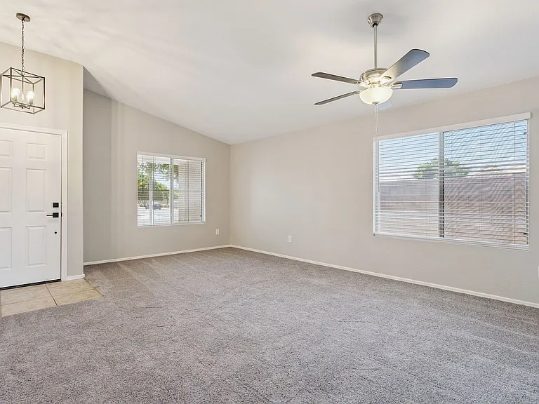 1556 N Rockwell Ct — Photo 5