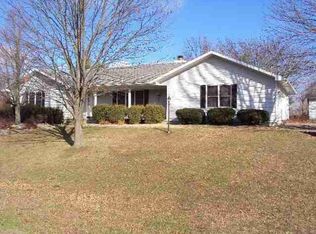 19356 Oakwood Dr, Bloomington, IL 61705