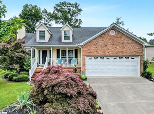 4 Fawndale Ln, Fountain Inn, SC 29644