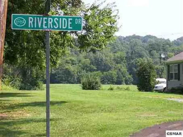 200 Riverside Dr, Sevierville, TN 37862