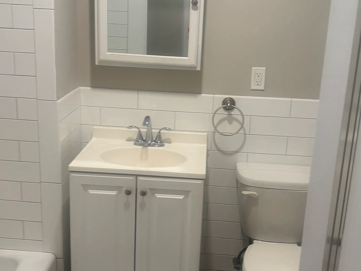 3 bed, 1000 sqft, $2,495 — Photo 3