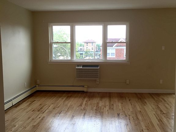 3rd image of 2325 35th St