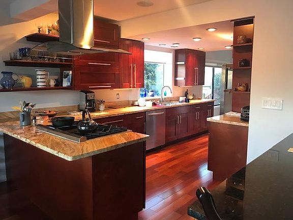 5th image of 9901 SE Shoreland Dr