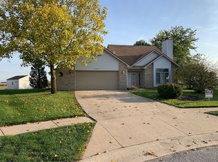 15025 Prairie Park Dr, Hoagland, IN 46745