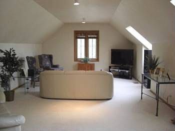 5th image of 2 Columbine Ln