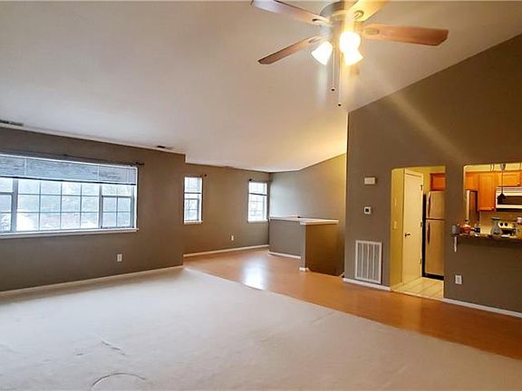 4th image of 307 Watercourse Row #307