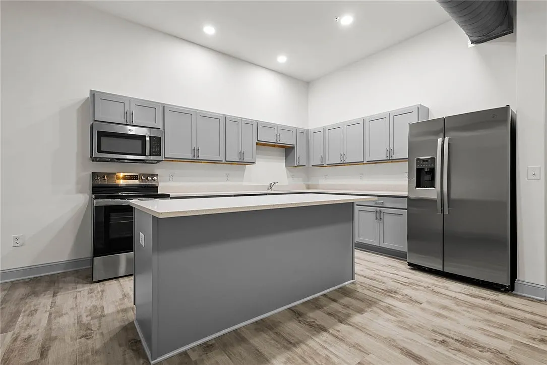1 bed, 1.0 bath, 790 sqft, $2,100 — Photo 3