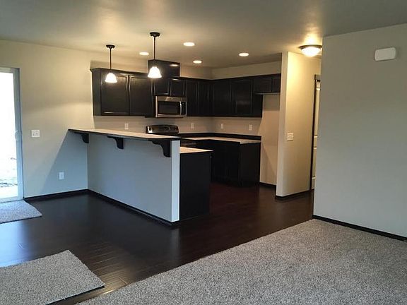 3rd image of 3260 1st St Se