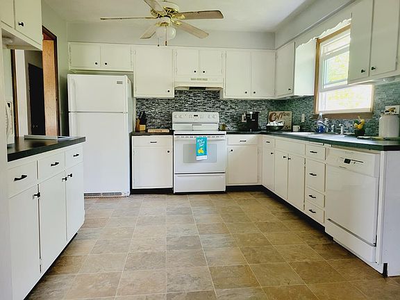 4th image of 1175 Columbus Cir N