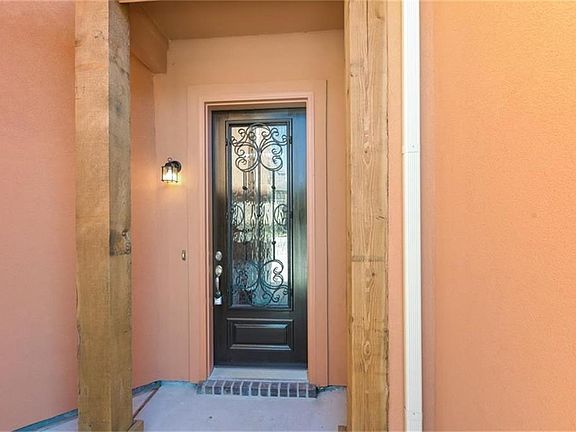 2nd image of 2665 Venice Dr Unit 1