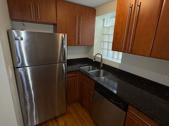 5th image of 3851 W Ainslie St APT G