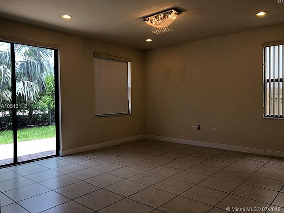 4th image of 10033 NW 89th Ter
