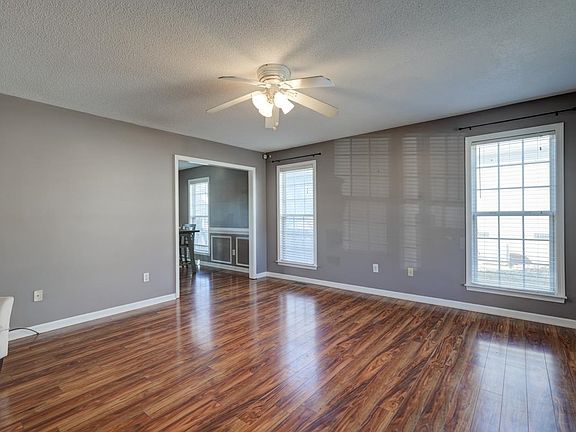 4th image of 366 E Myles Ln