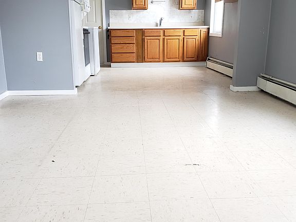 Kitchen / Dining Area