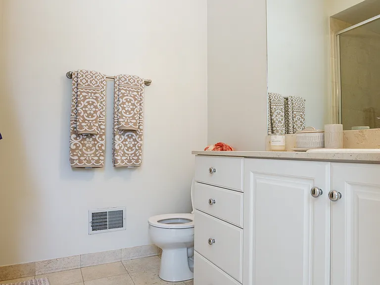 2451 N Clybourn Ave #8 — Photo 9
