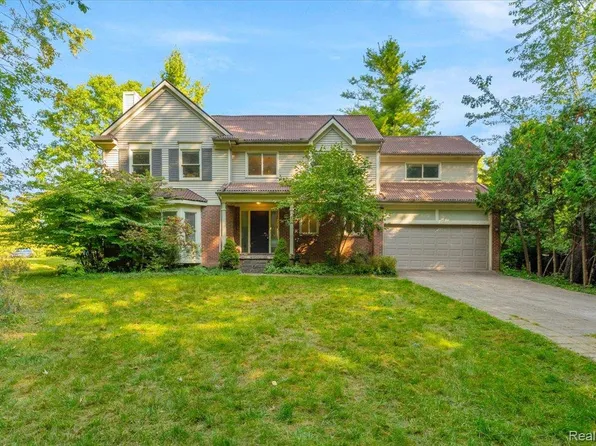 6910 Leytonstone Blvd, West Bloomfield, MI 48322