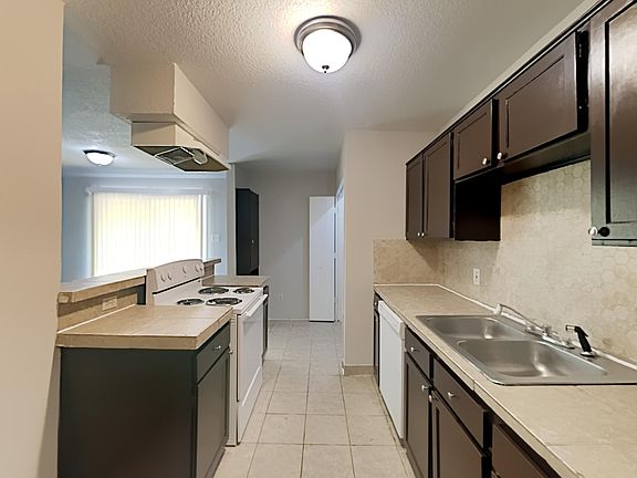 5th image of 811 Edgemont Dr