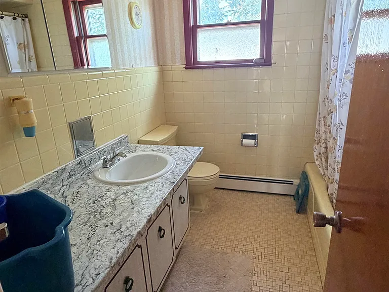 60 Williams Ave — Photo 12
