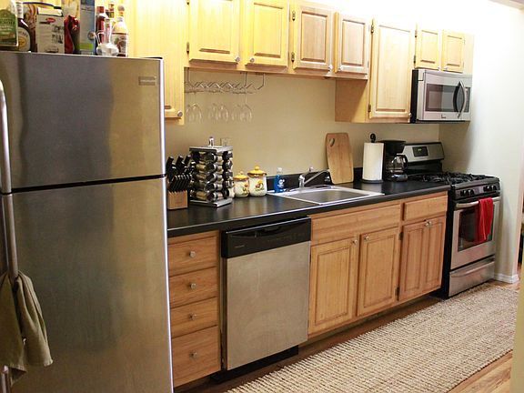 3rd image of 421 Park Pl APT 1B