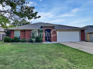 621 Madeline Ct, Azle, TX 76020