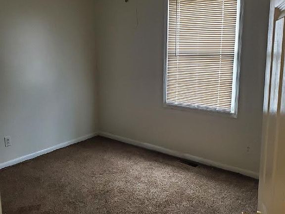 4th image of 327 Sunnyglen Dr