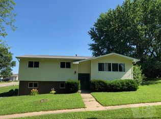 2206 Frontier Rd, Denison, IA 51442
