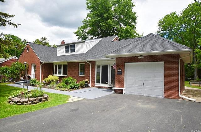 1st image of 118 Birchwood Ave